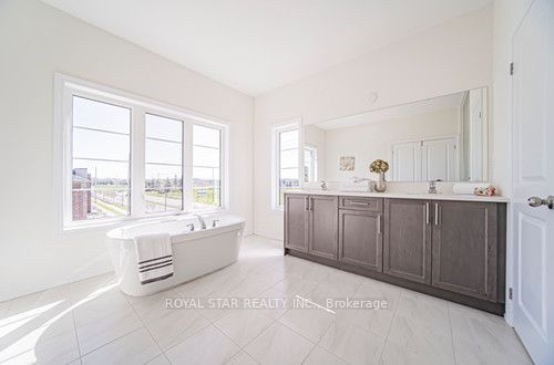 72 Weslock Cres