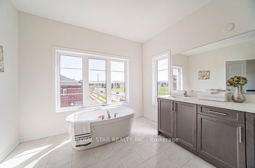 72 Weslock Cres