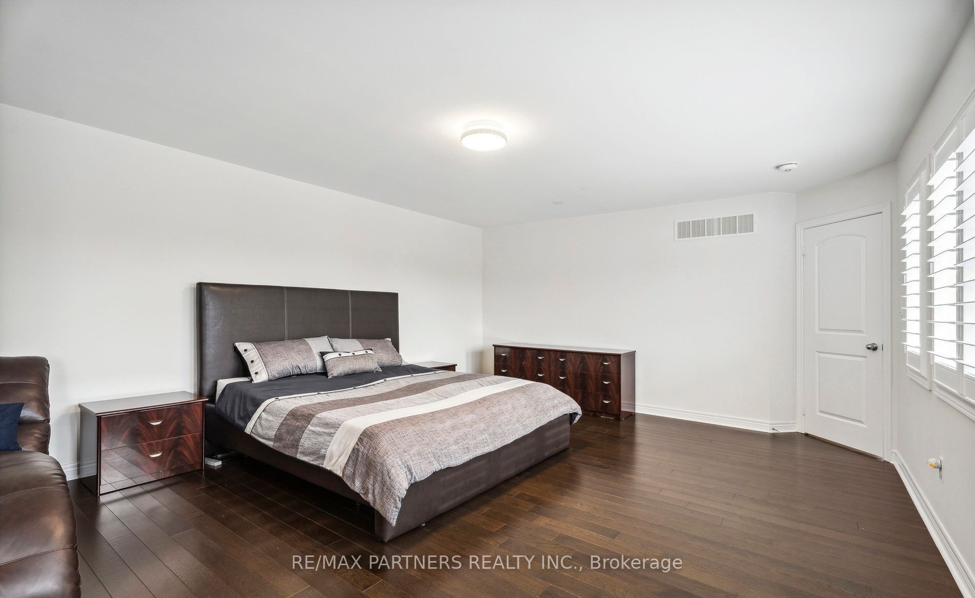 2 Portia St