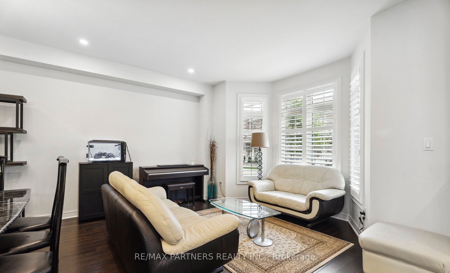 2 Portia St