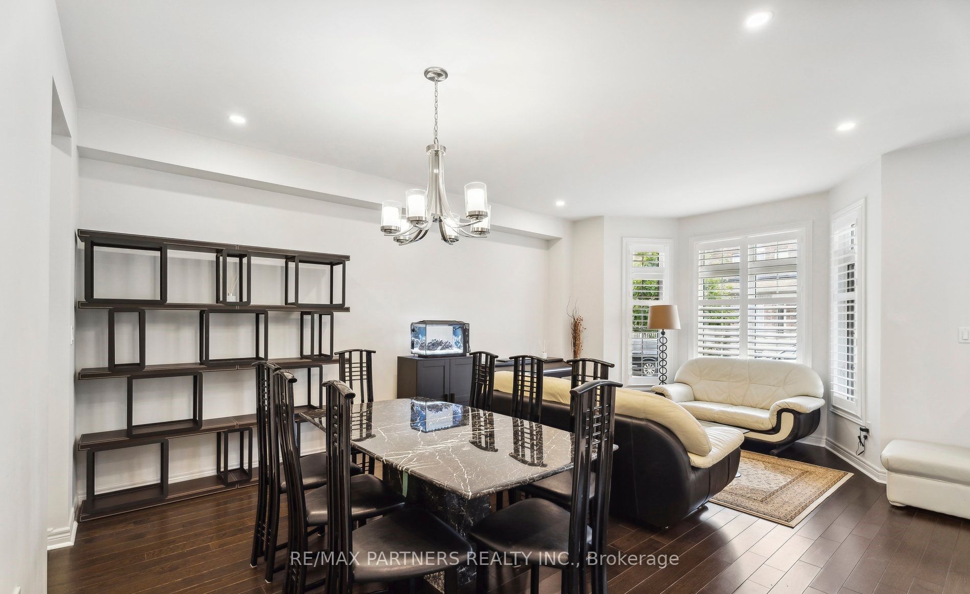 2 Portia St