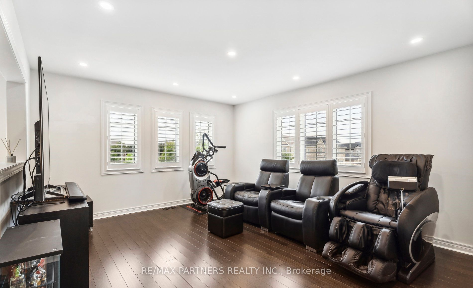 2 Portia St