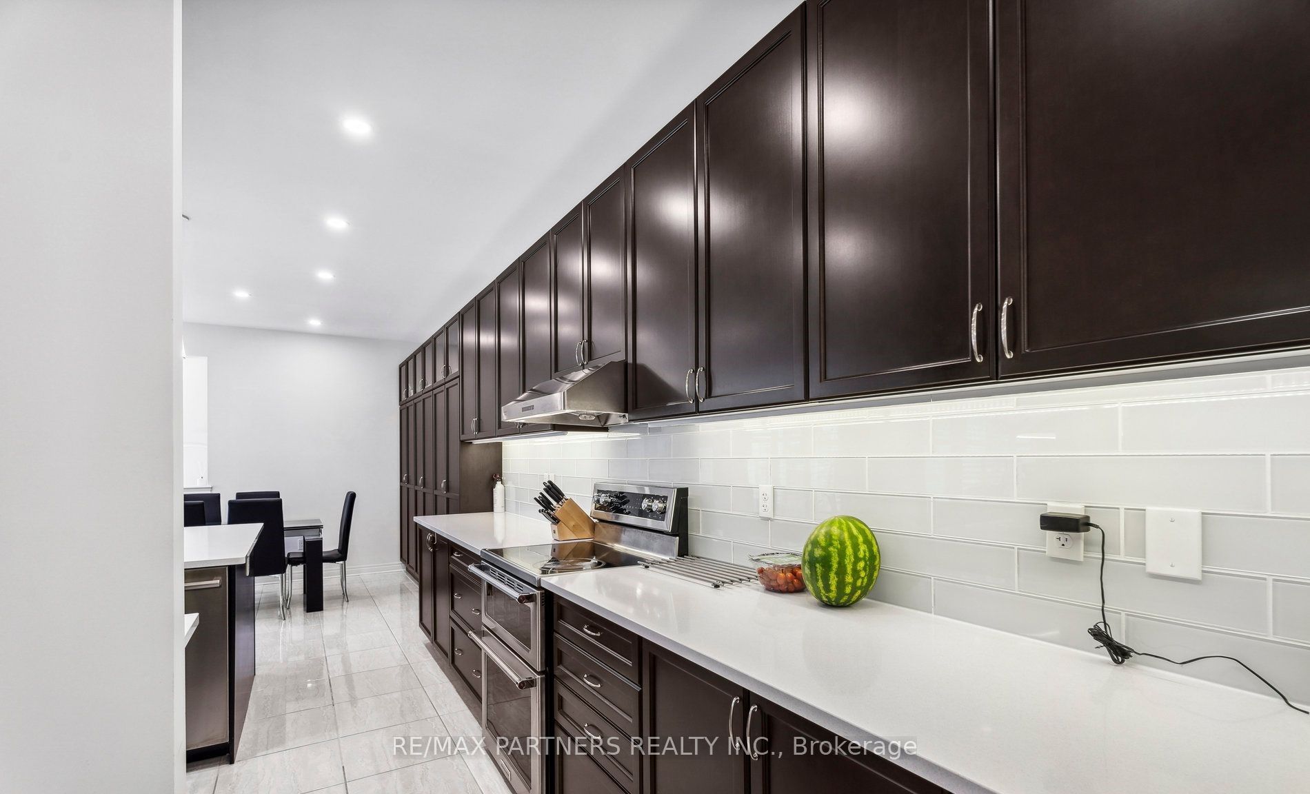 2 Portia St