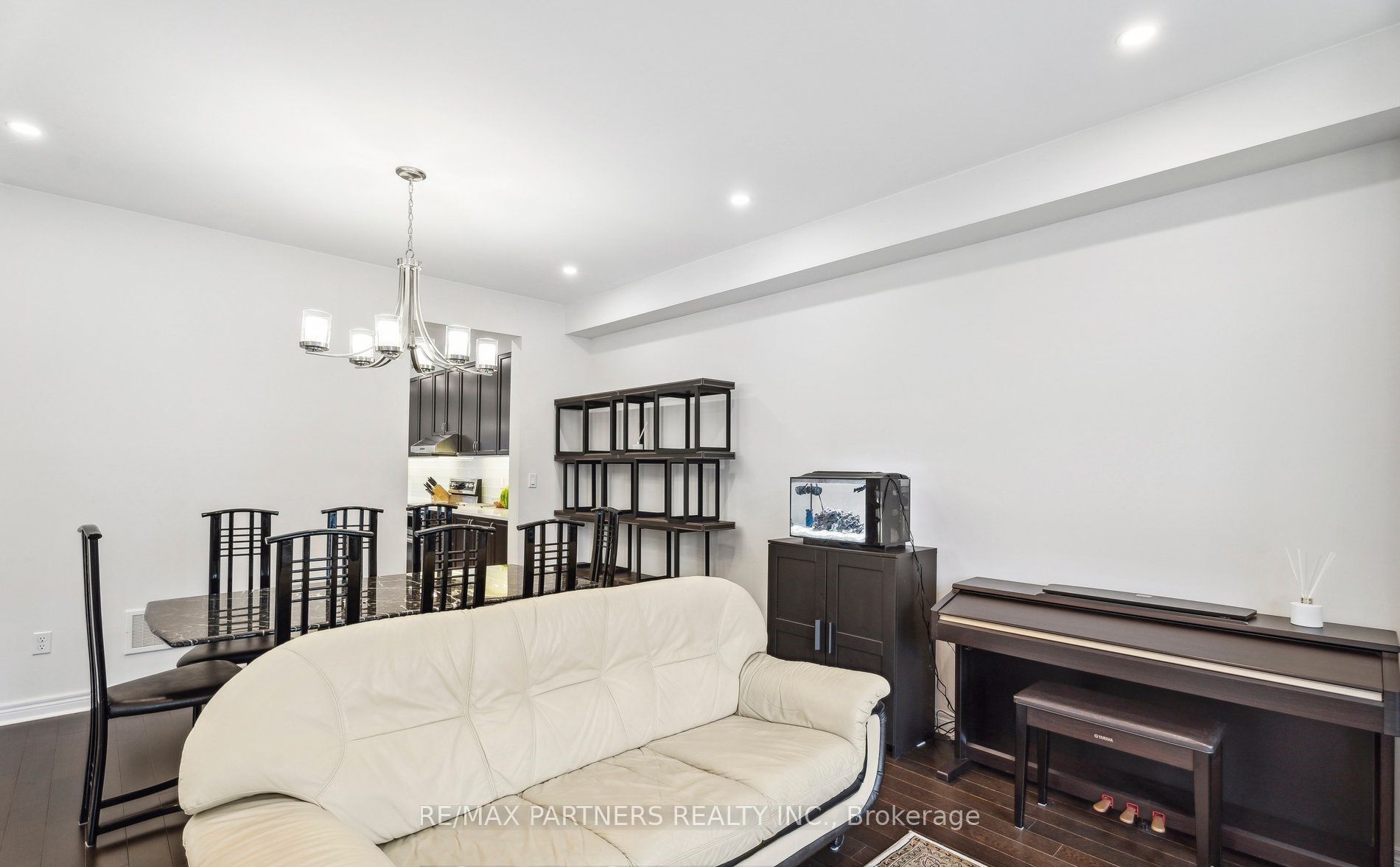 2 Portia St