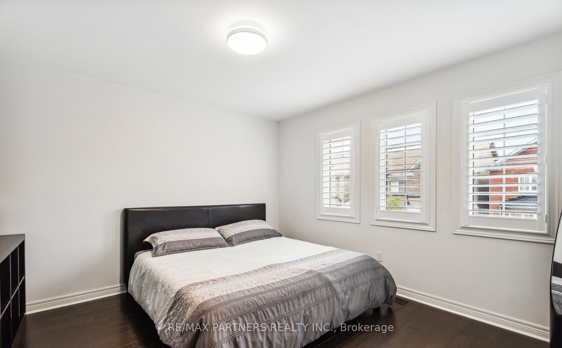 2 Portia St