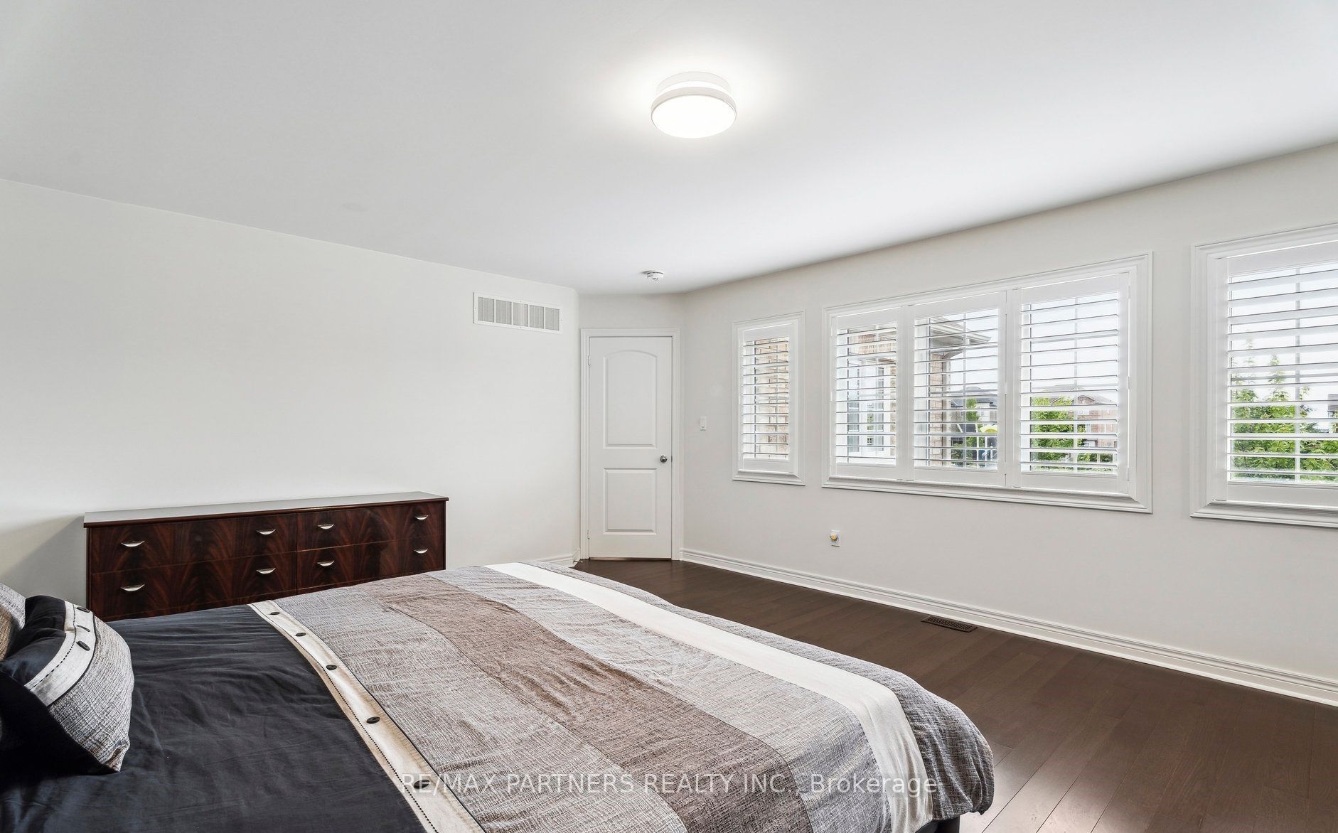 2 Portia St
