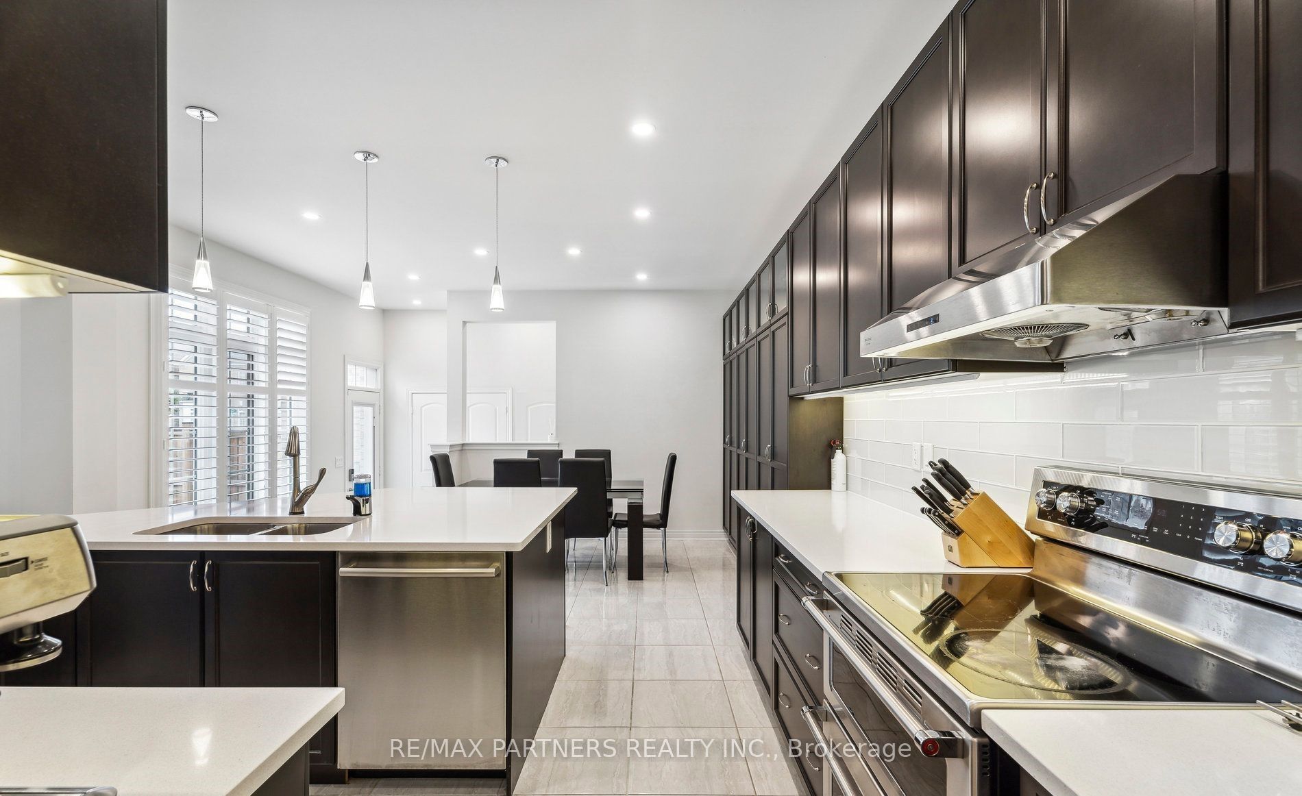 2 Portia St
