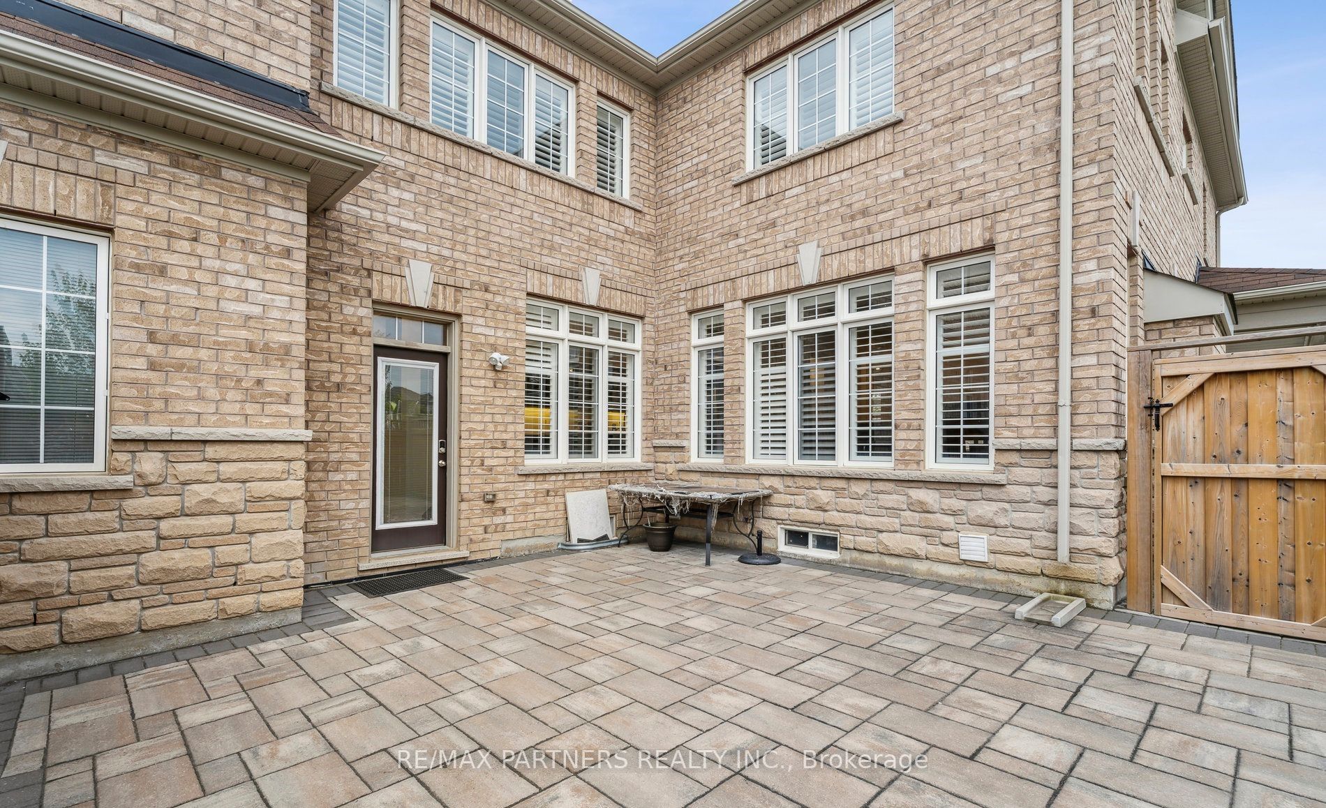 2 Portia St