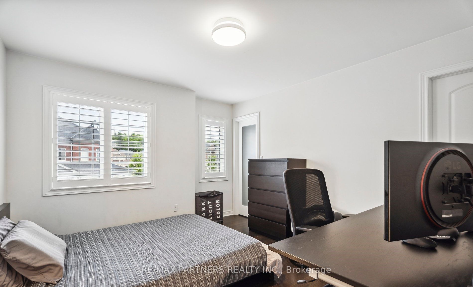 2 Portia St