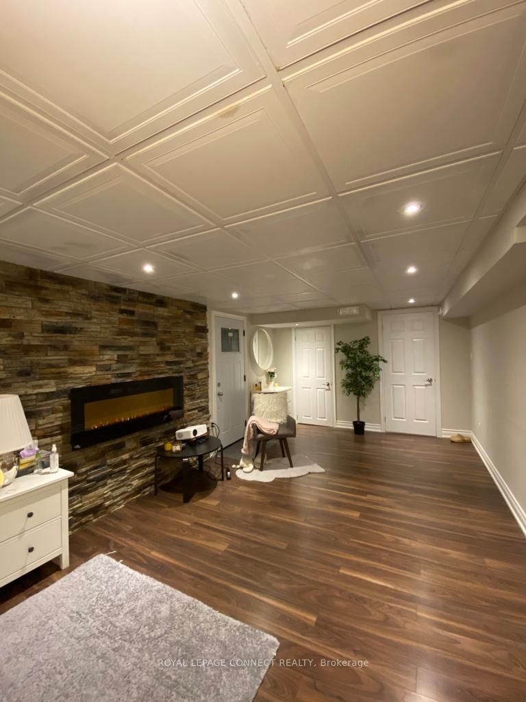 43 Tomlin Cres, #Lower