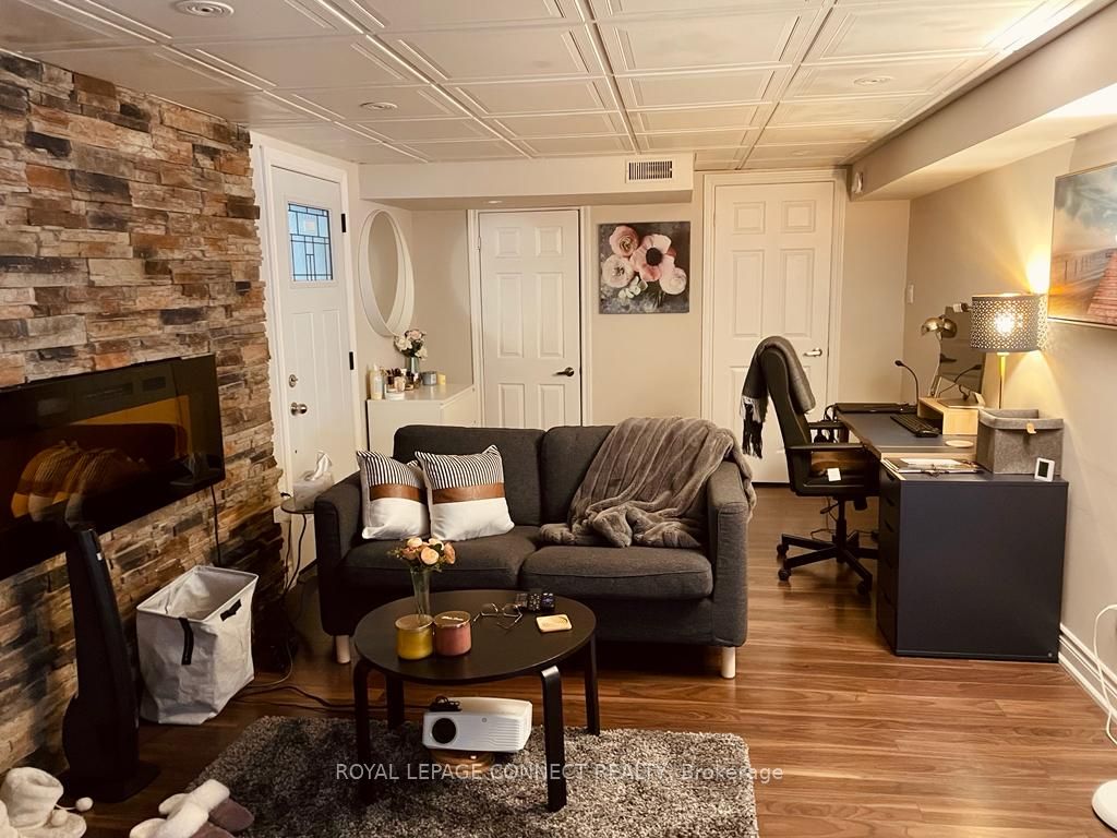43 Tomlin Cres, #Lower