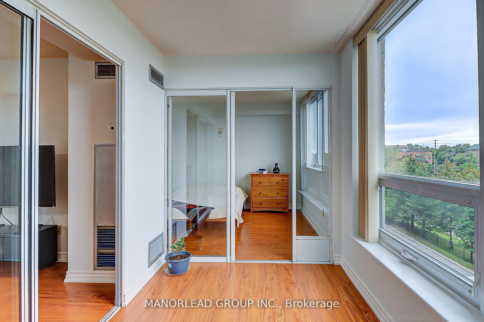 326 Major Mackenzie Dr, #510