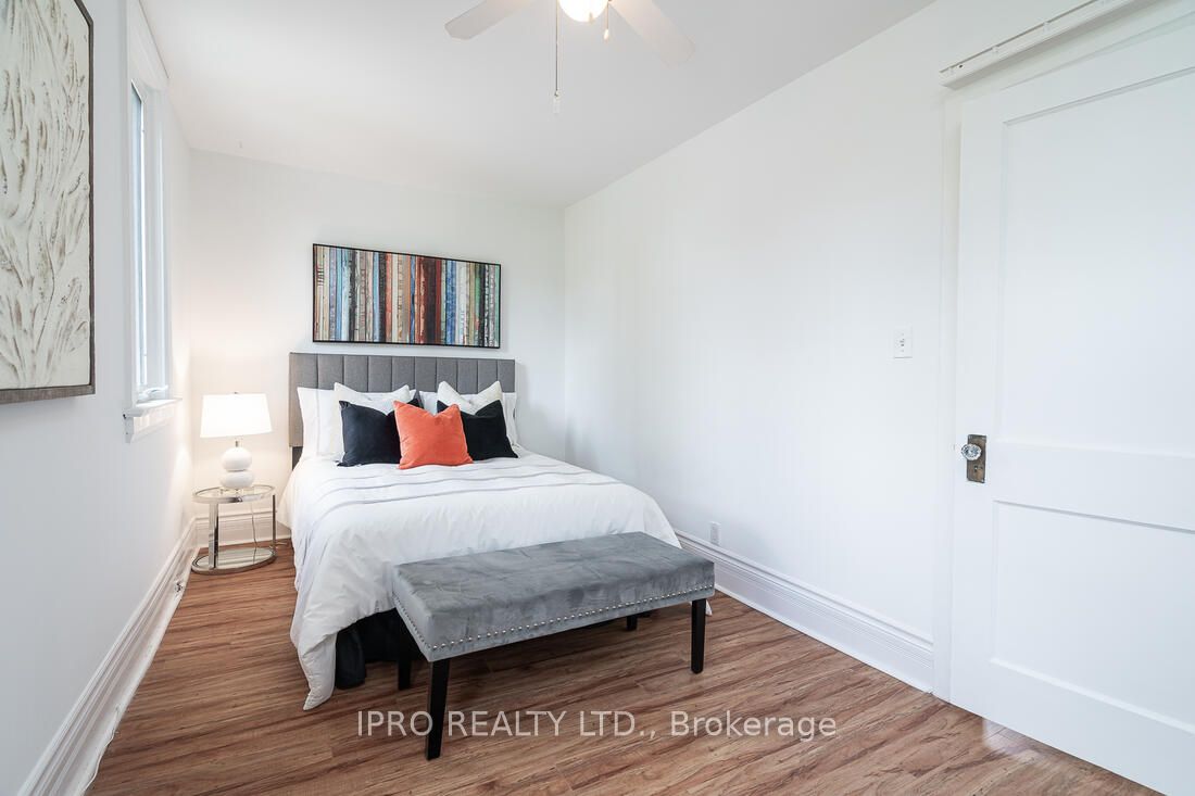 148 Richmond St