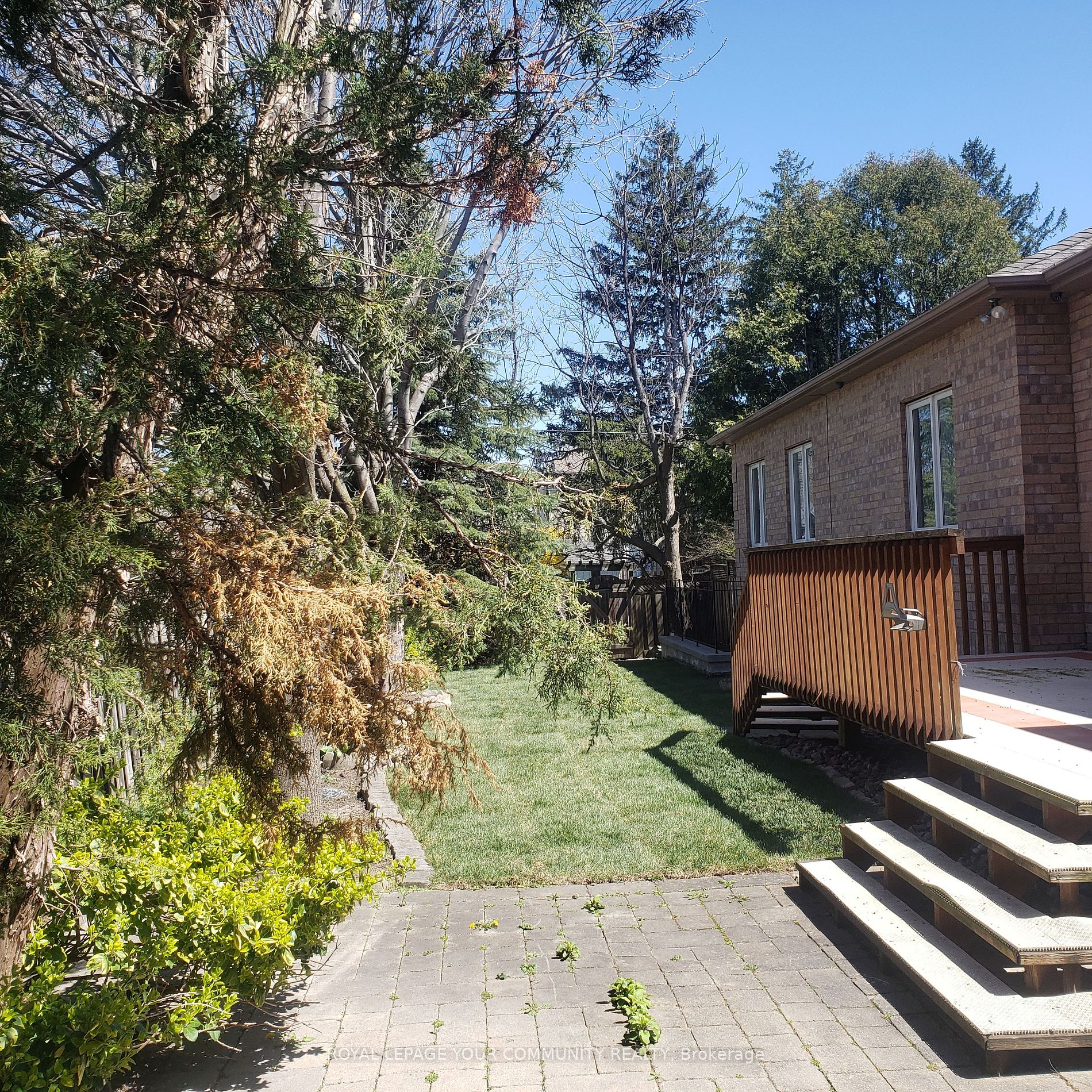 190 Lawrence Avenue
