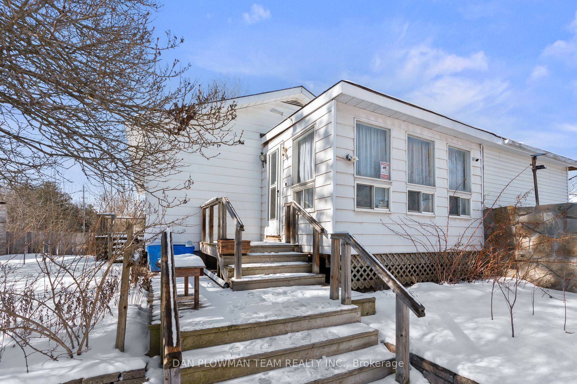 364 Queensville Sdrd W