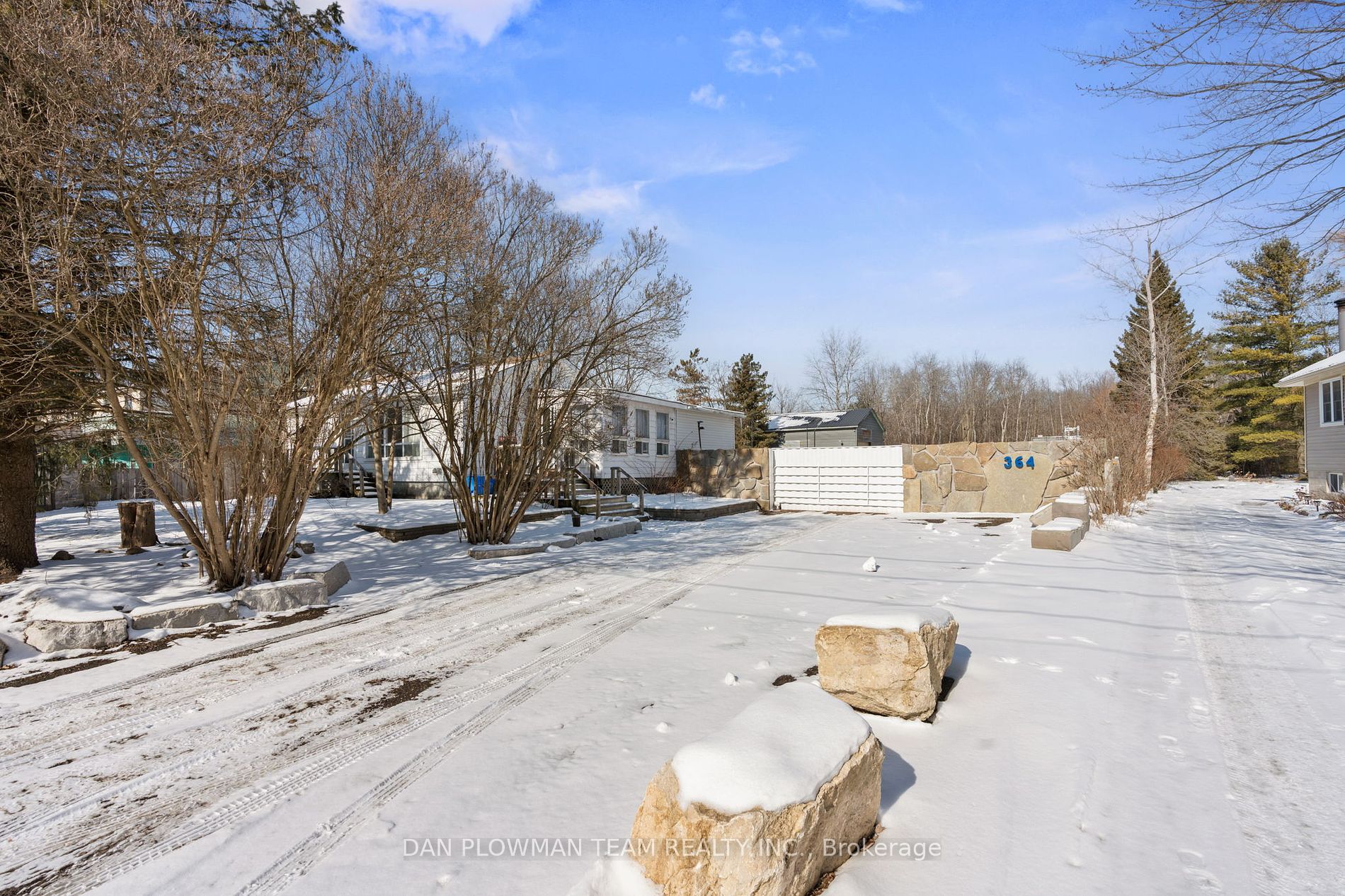 364 Queensville Sdrd W