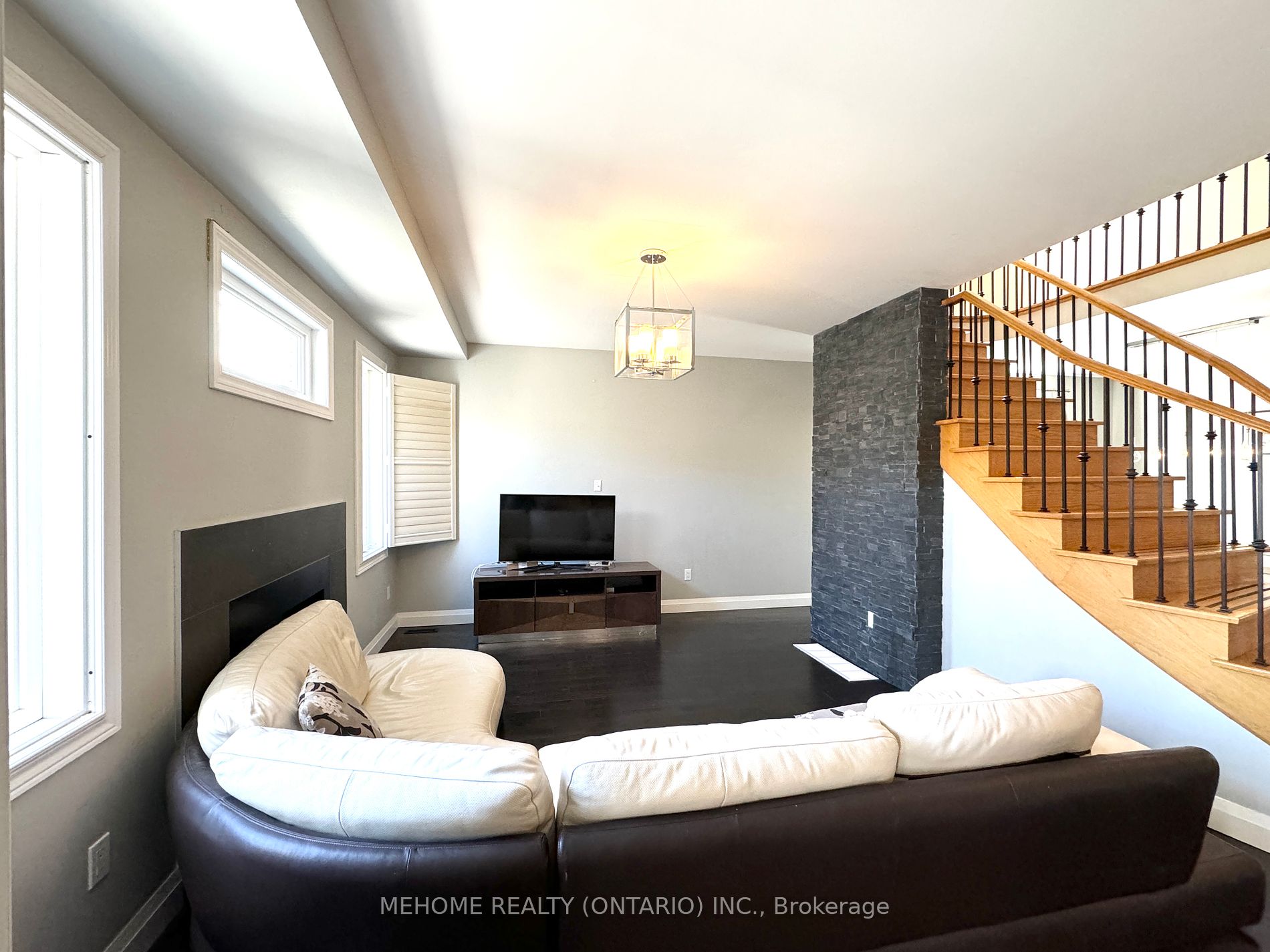 9 Ridgecrest Rd