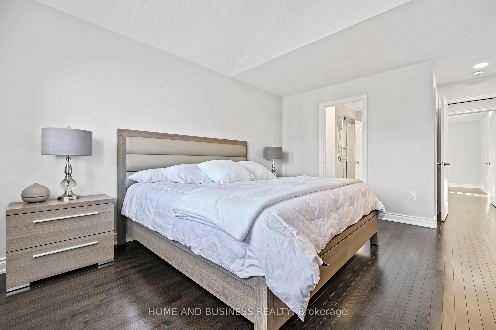 8 W. Dykie Court