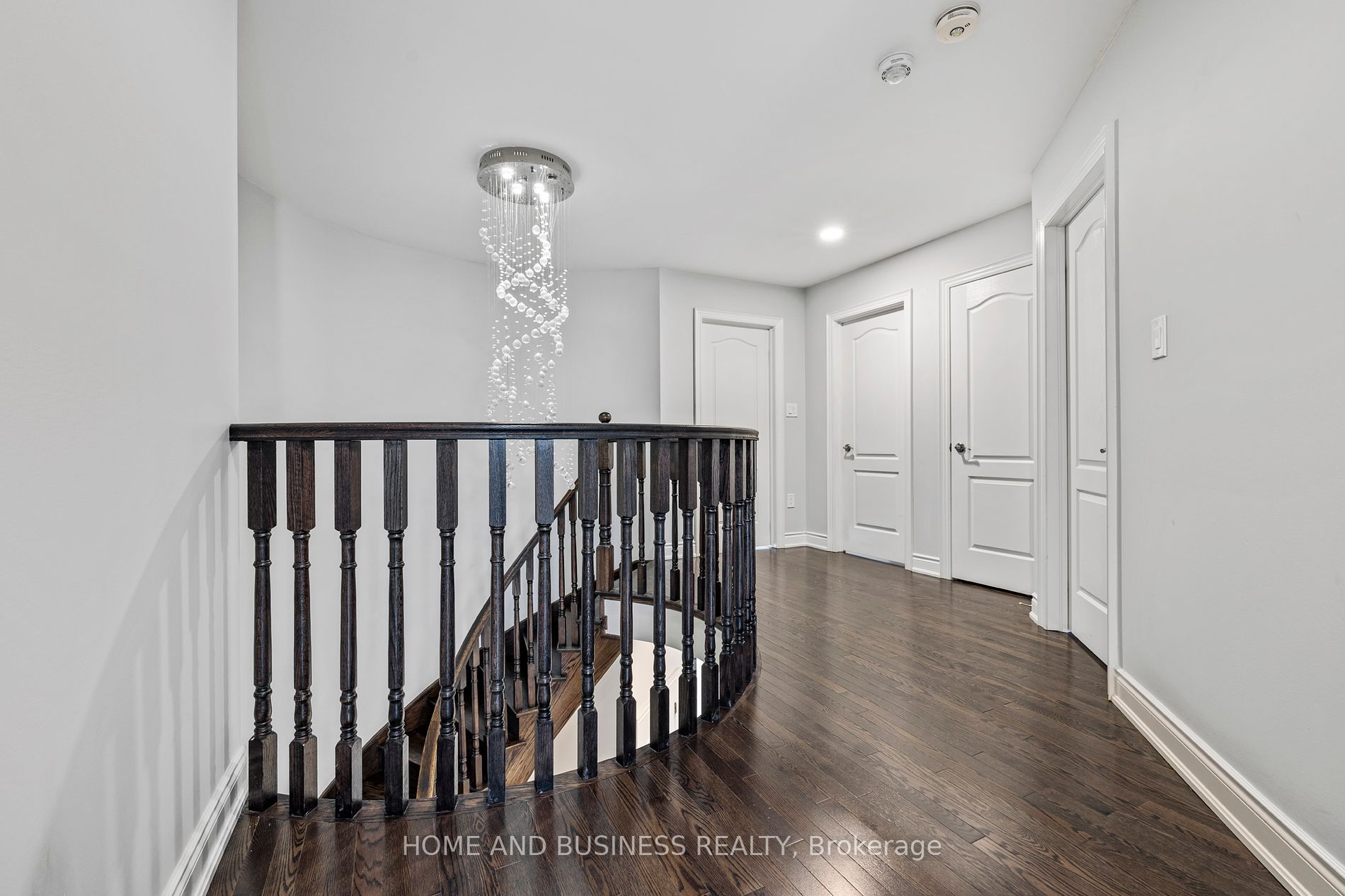 8 W. Dykie Court