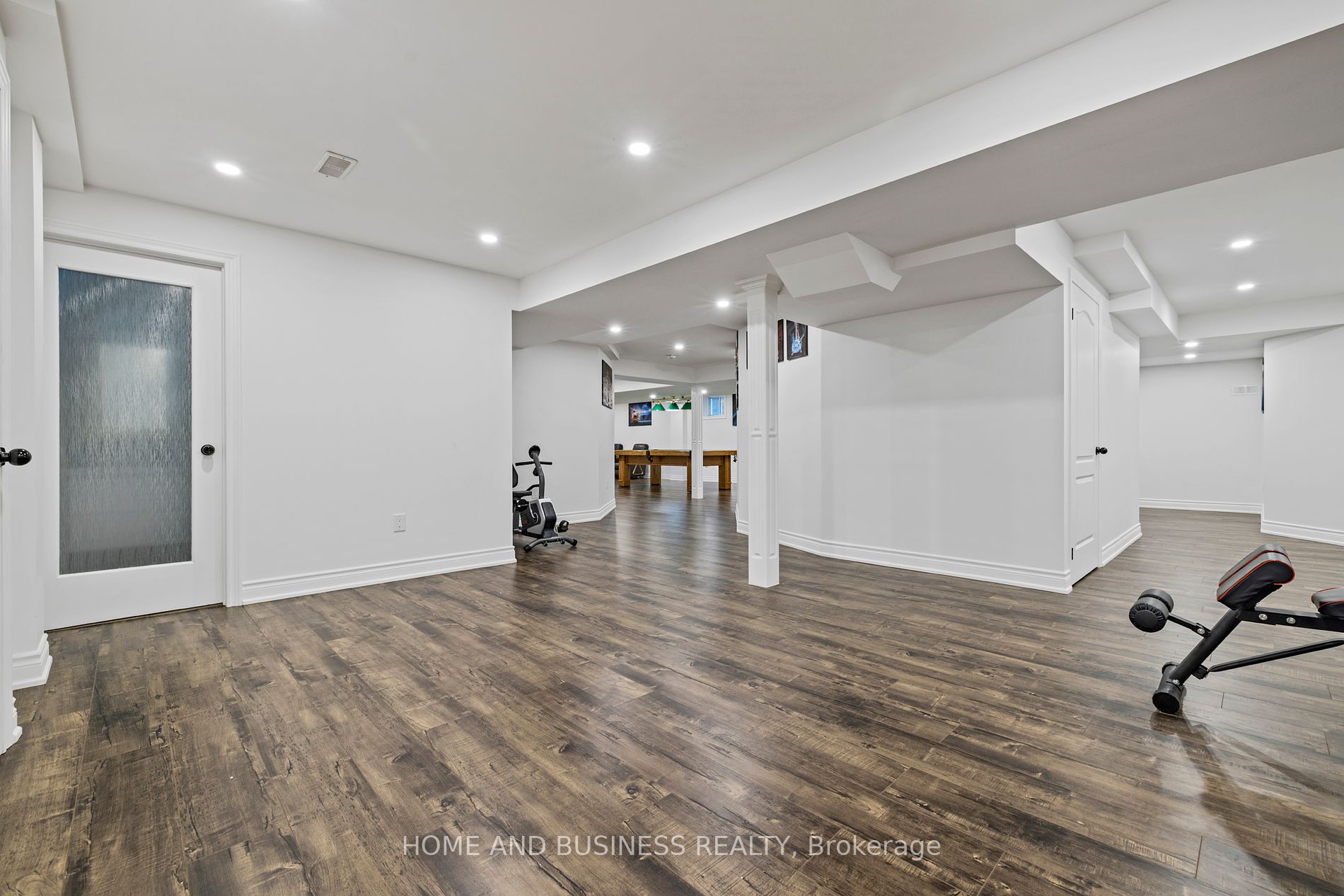 8 W. Dykie Court