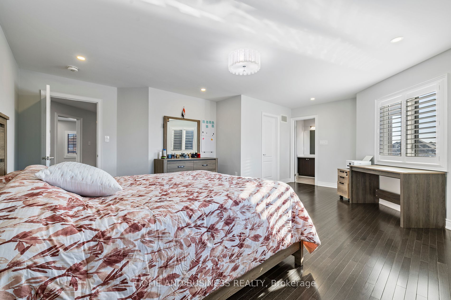 8 W. Dykie Court