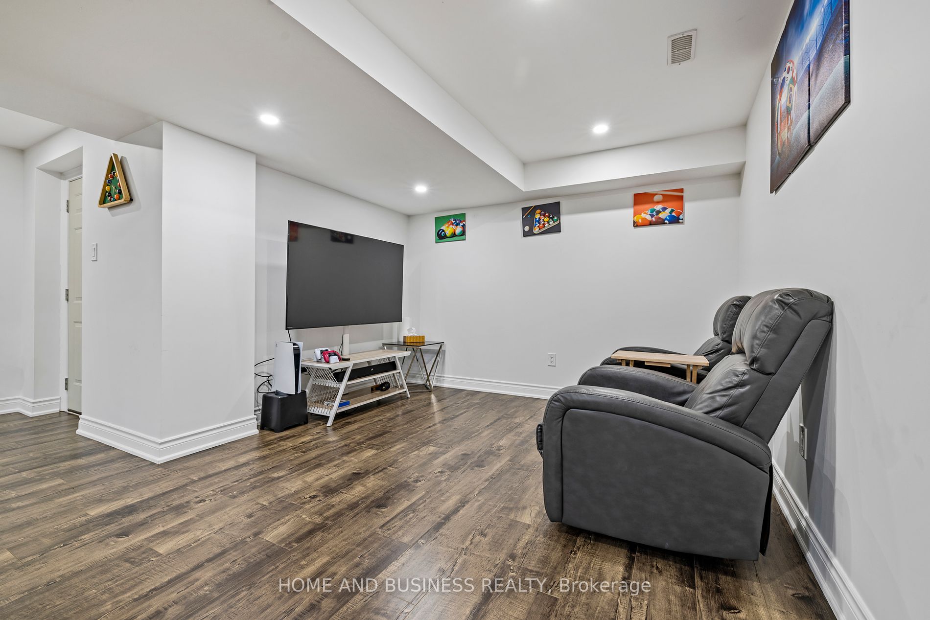 8 W. Dykie Court