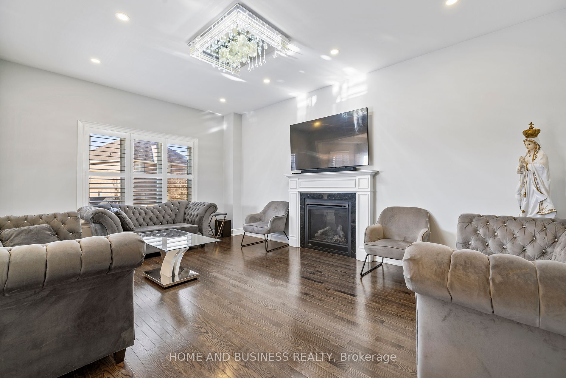 8 W. Dykie Court