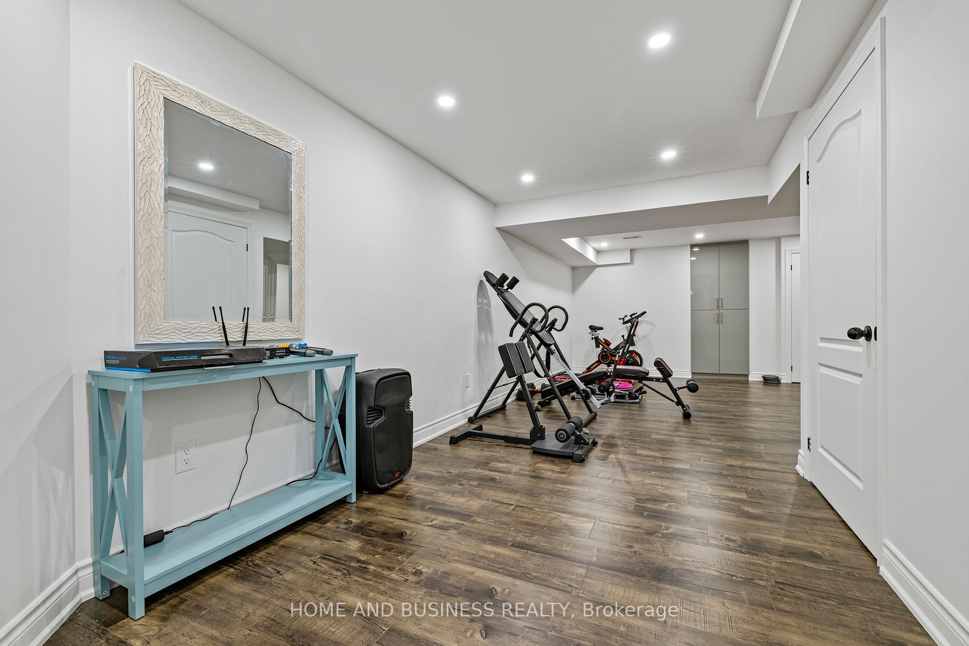 8 W. Dykie Court