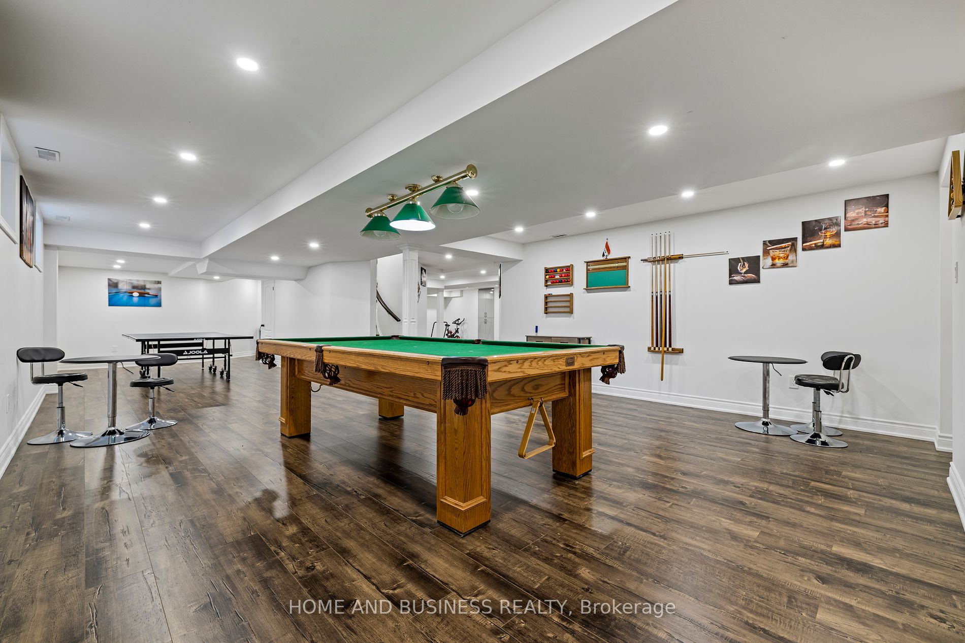 8 W. Dykie Court