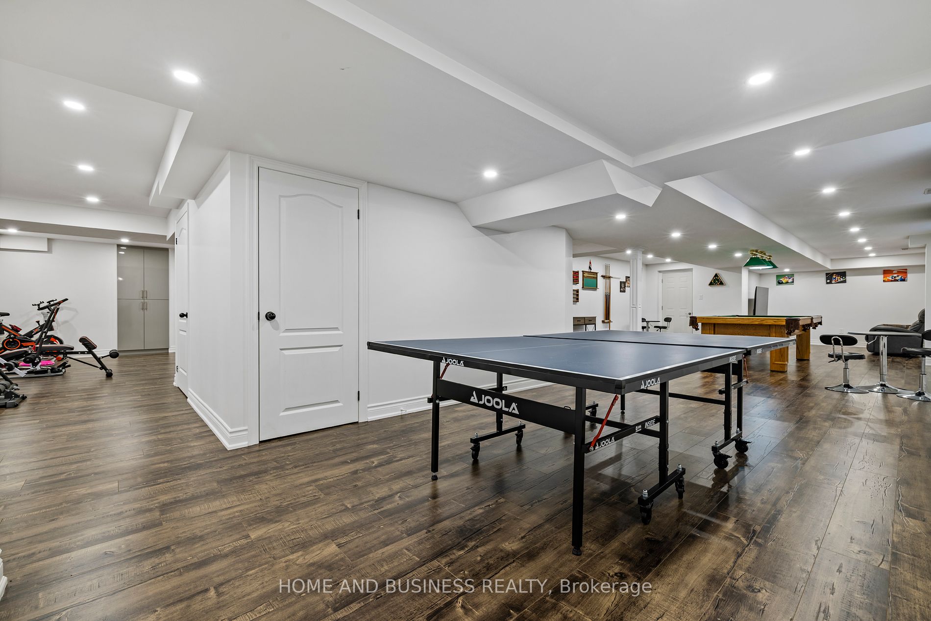 8 W. Dykie Court
