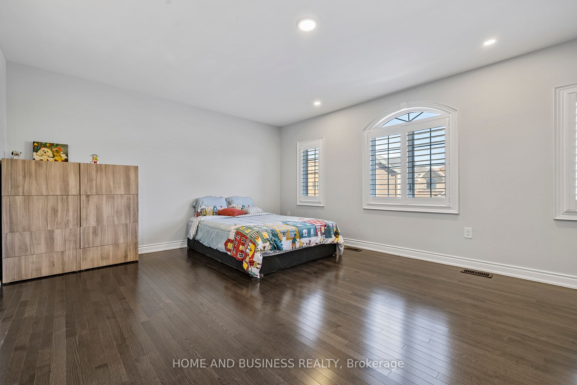 8 W. Dykie Court