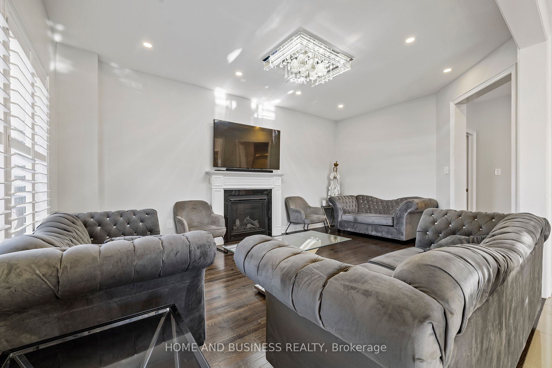 8 W. Dykie Court