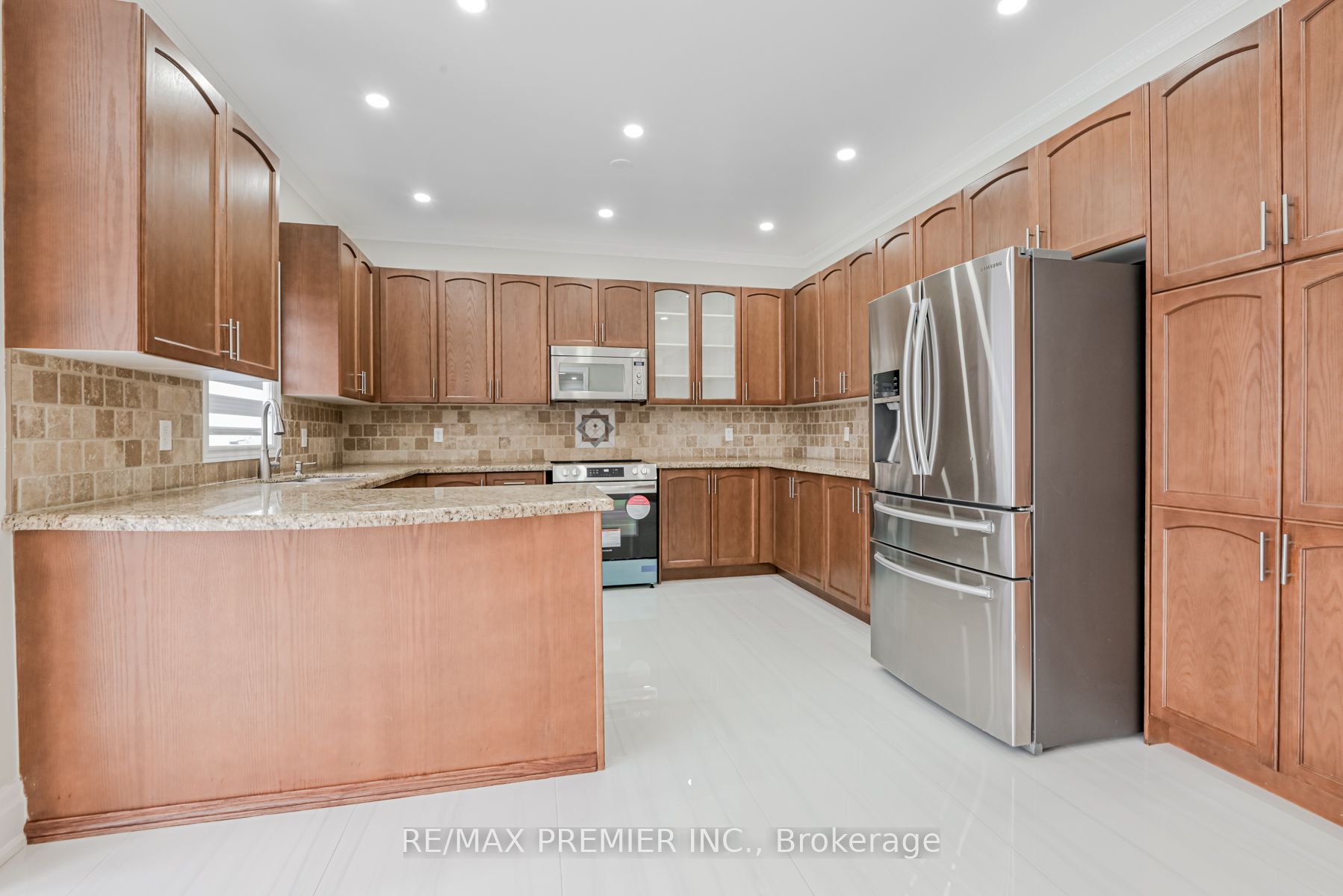 37 Colombo Cres