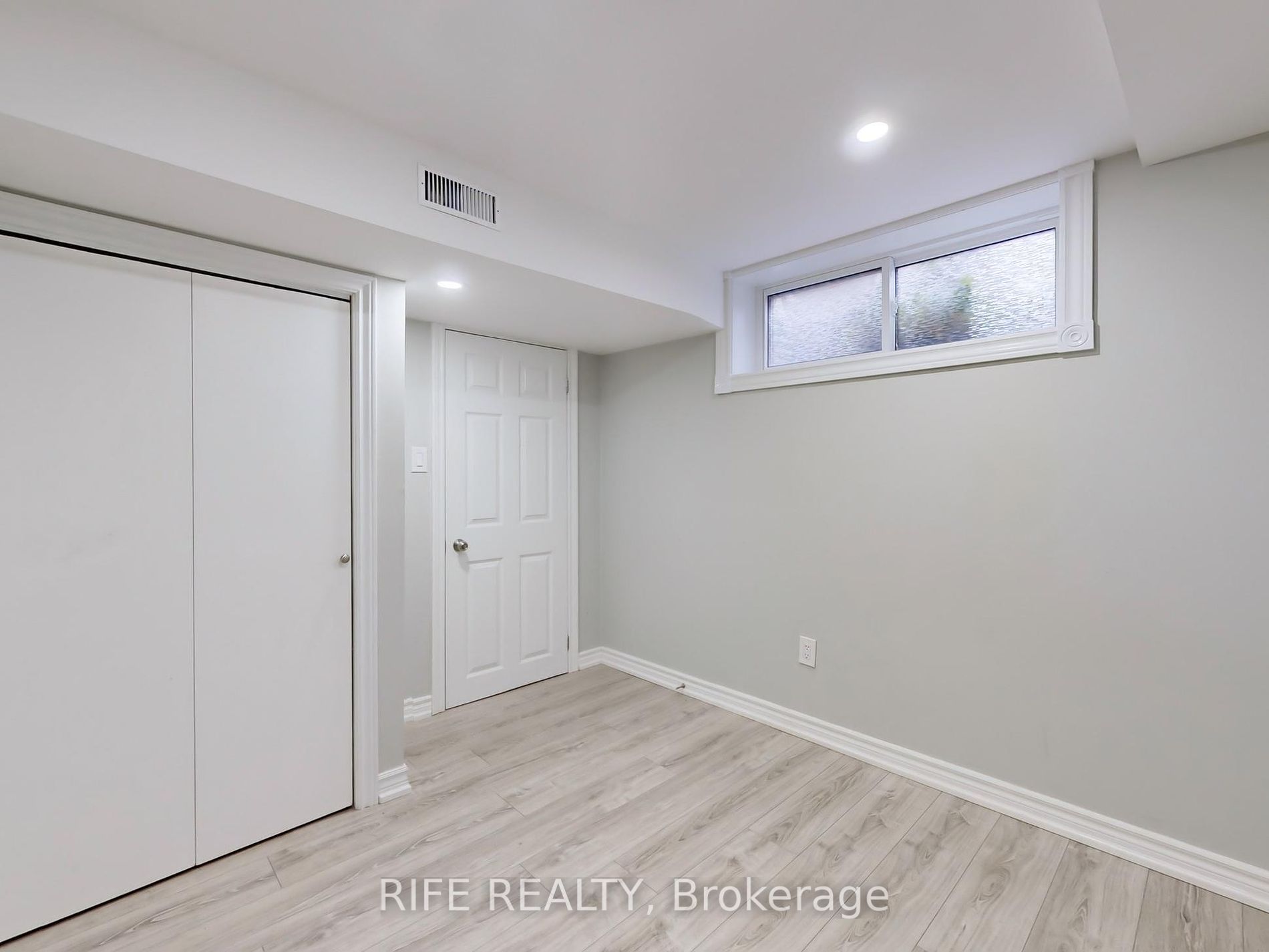 12 Sherwood Forest Drive