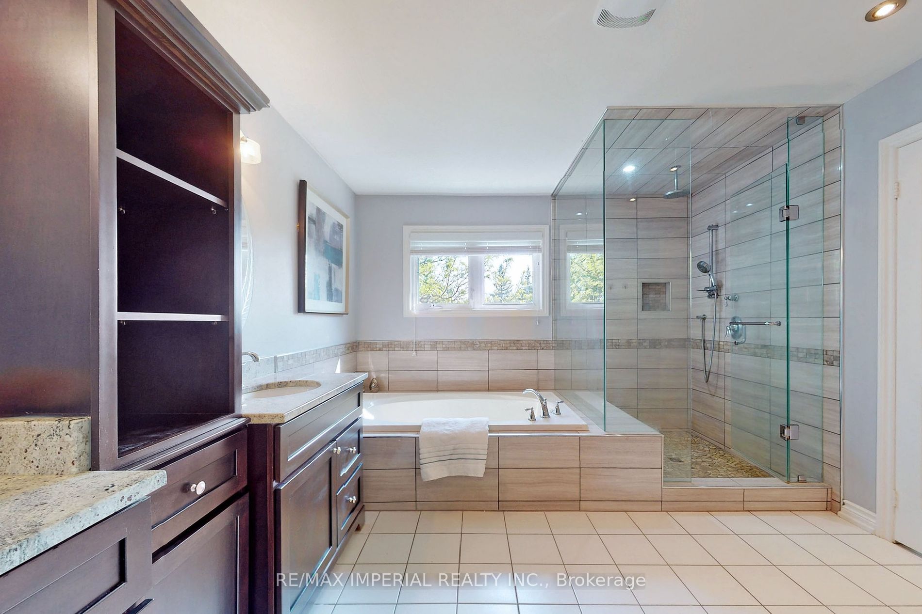 158 Chambers Cres
