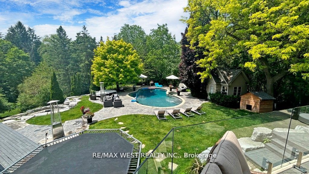 32 Daleview Crt