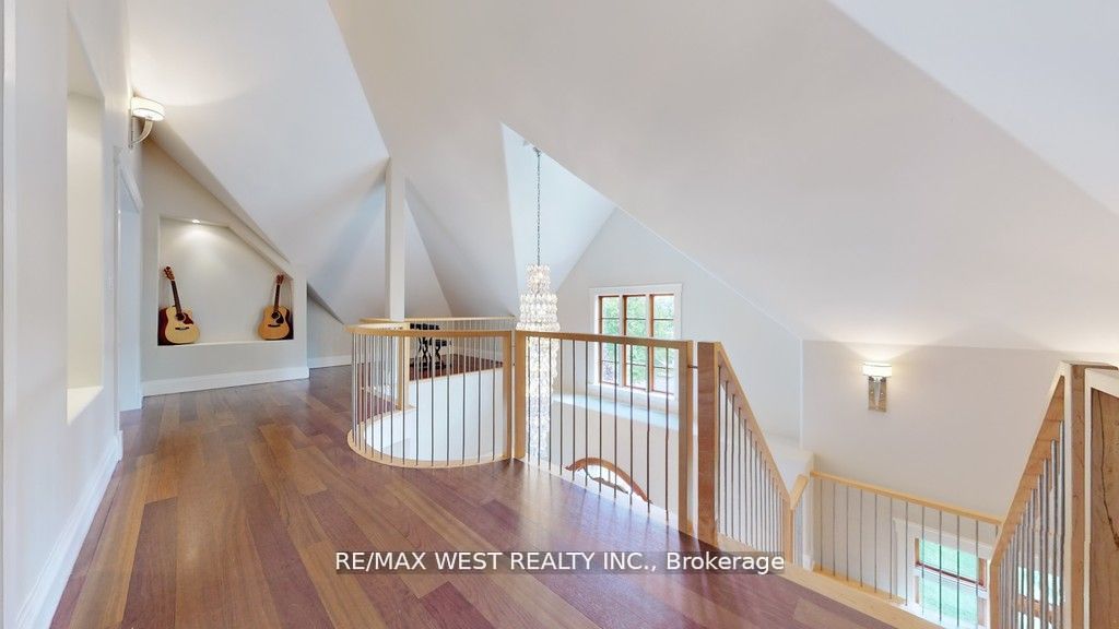 32 Daleview Crt