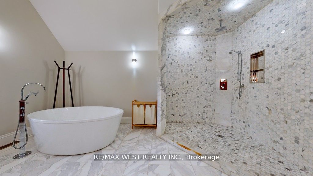 32 Daleview Crt