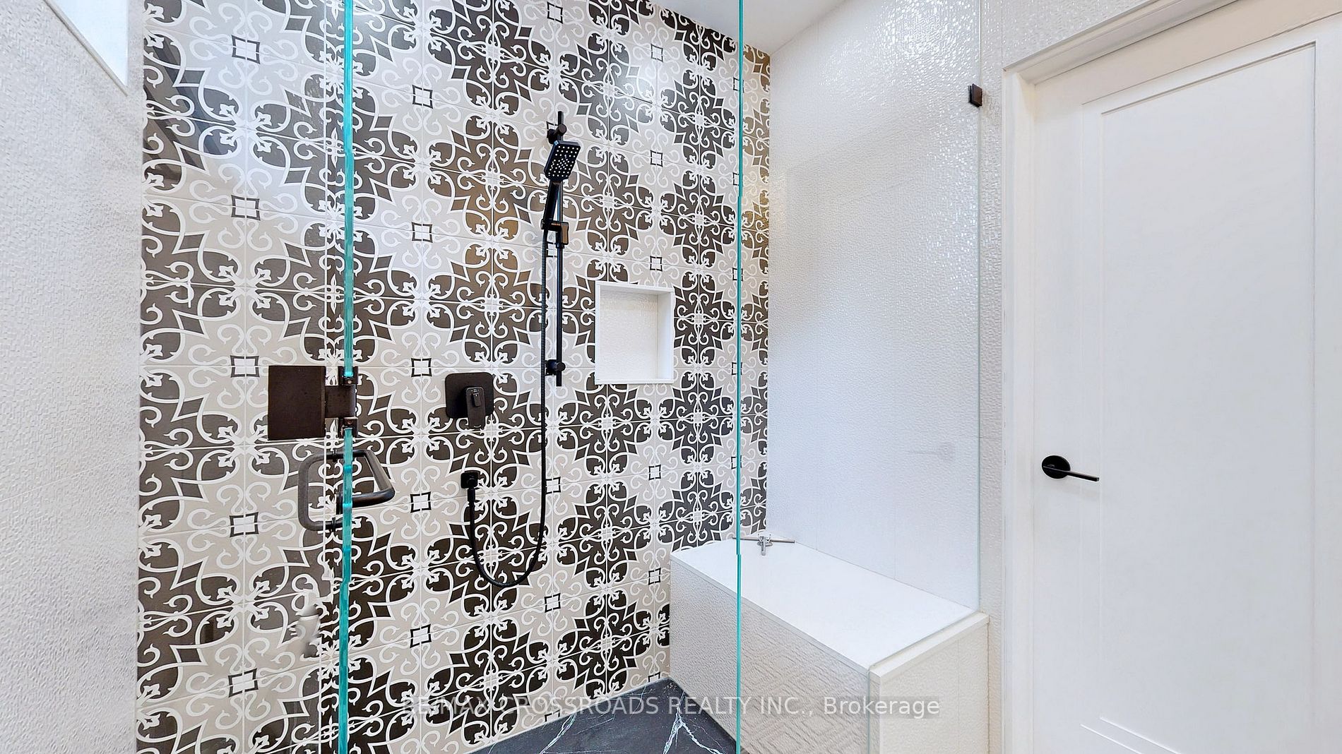 111 Evahill Cres