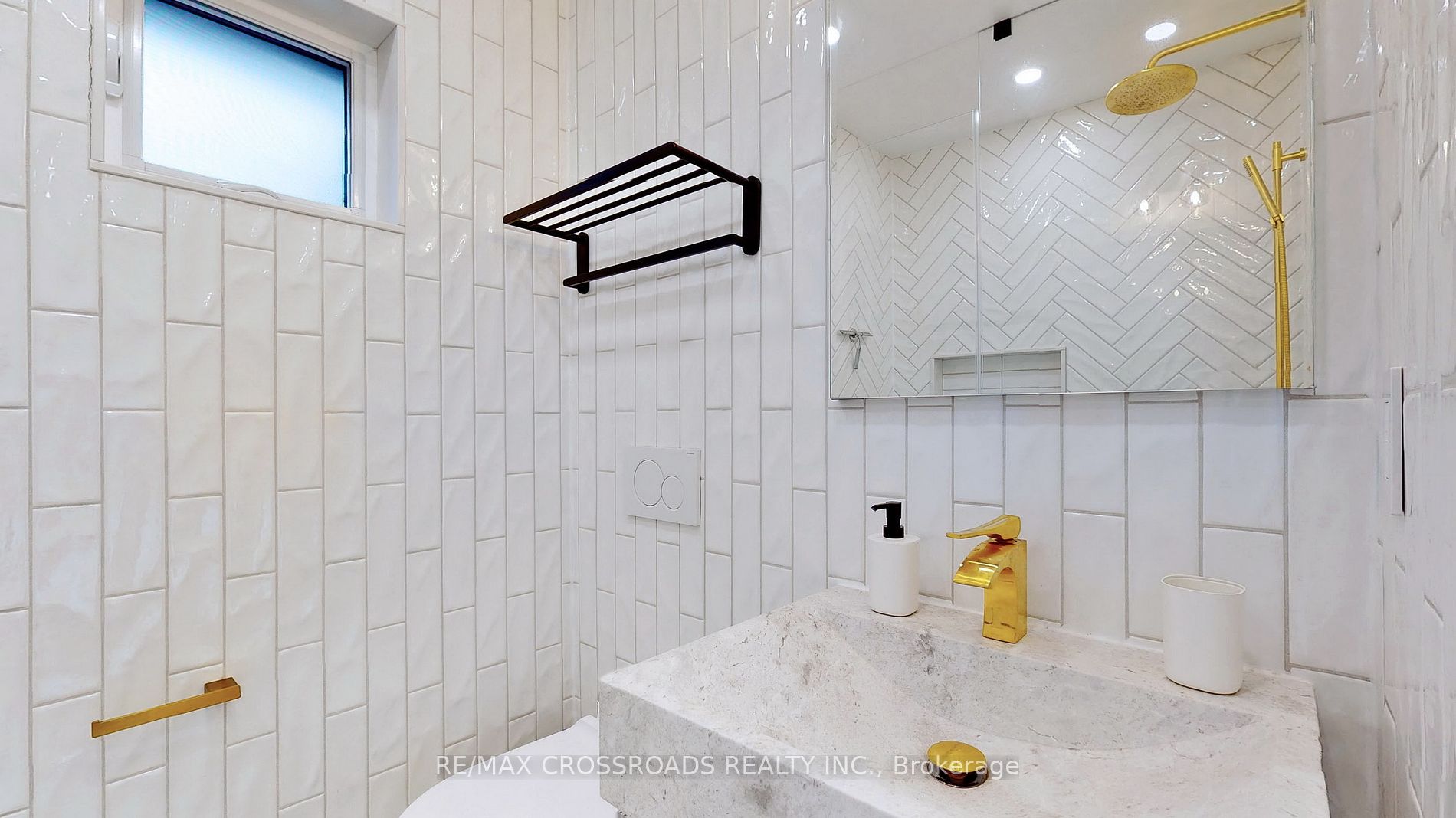 111 Evahill Cres