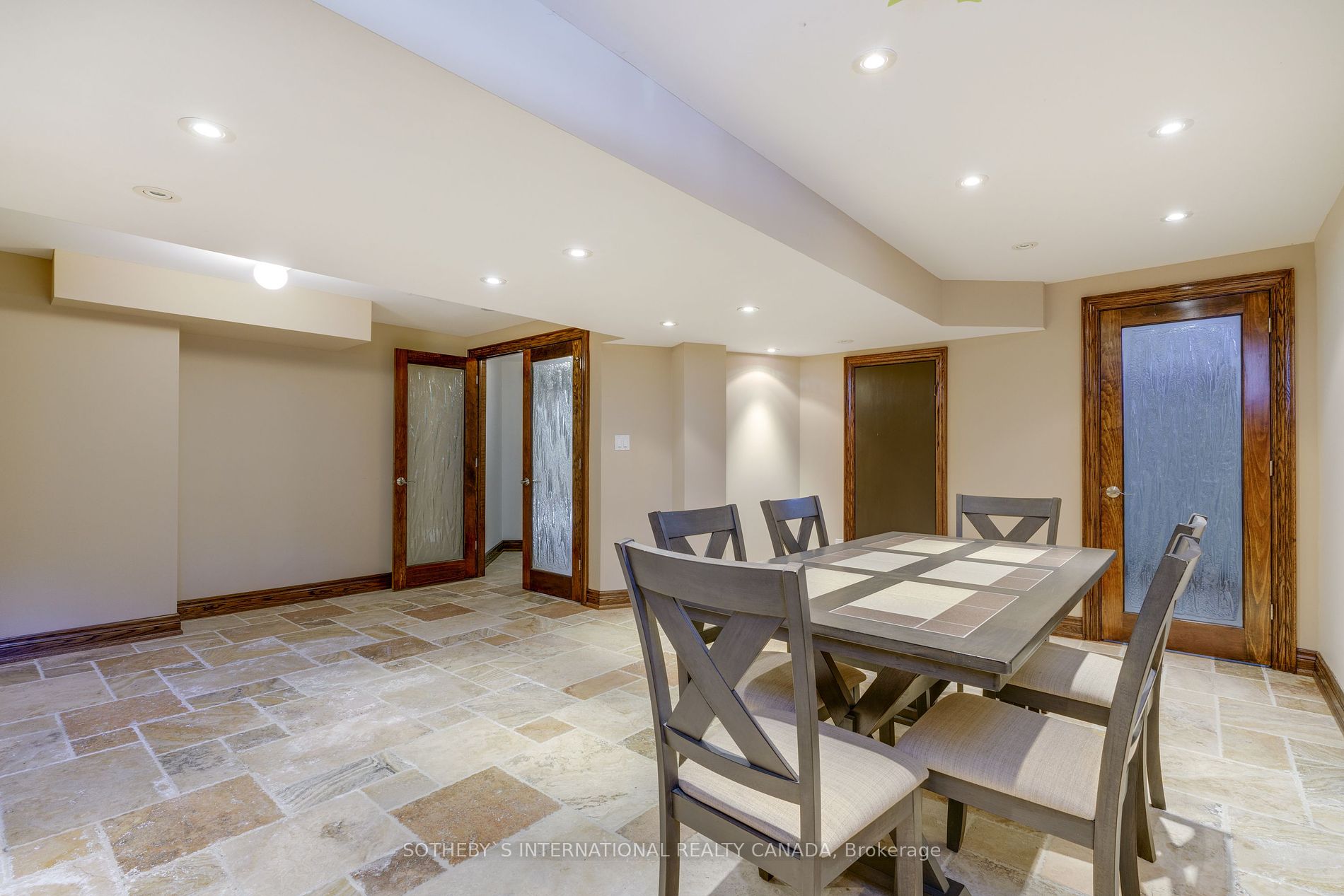 186 Weaver Crt