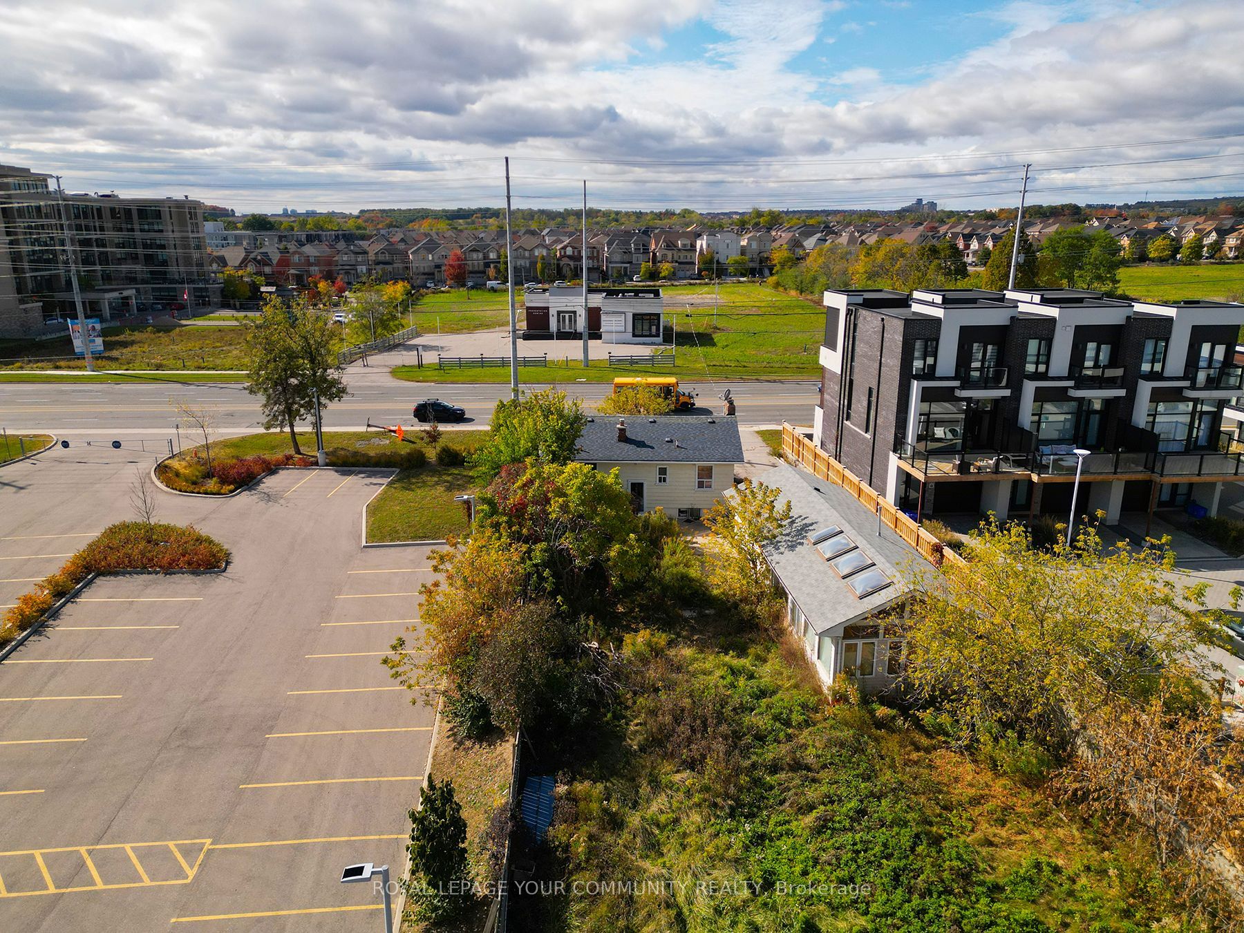 9593 Bathurst Street