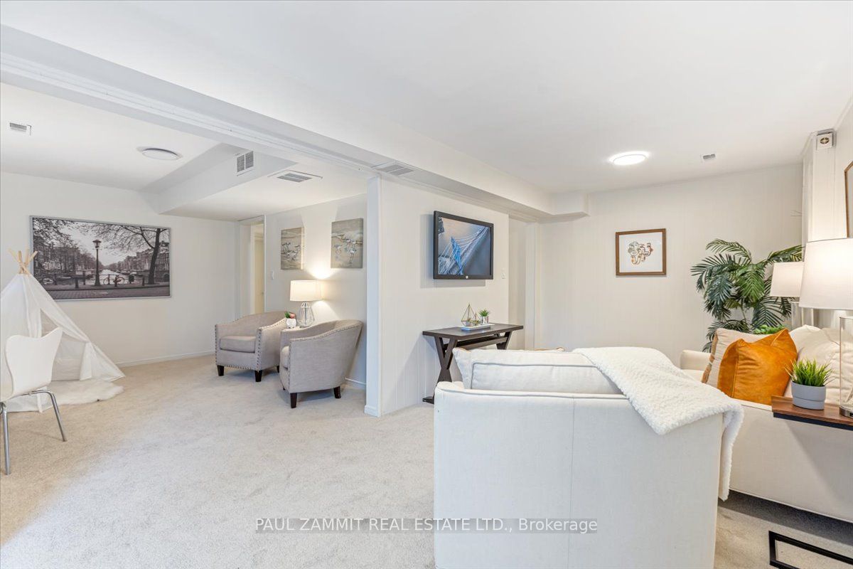 16 Pine Knoll Gate