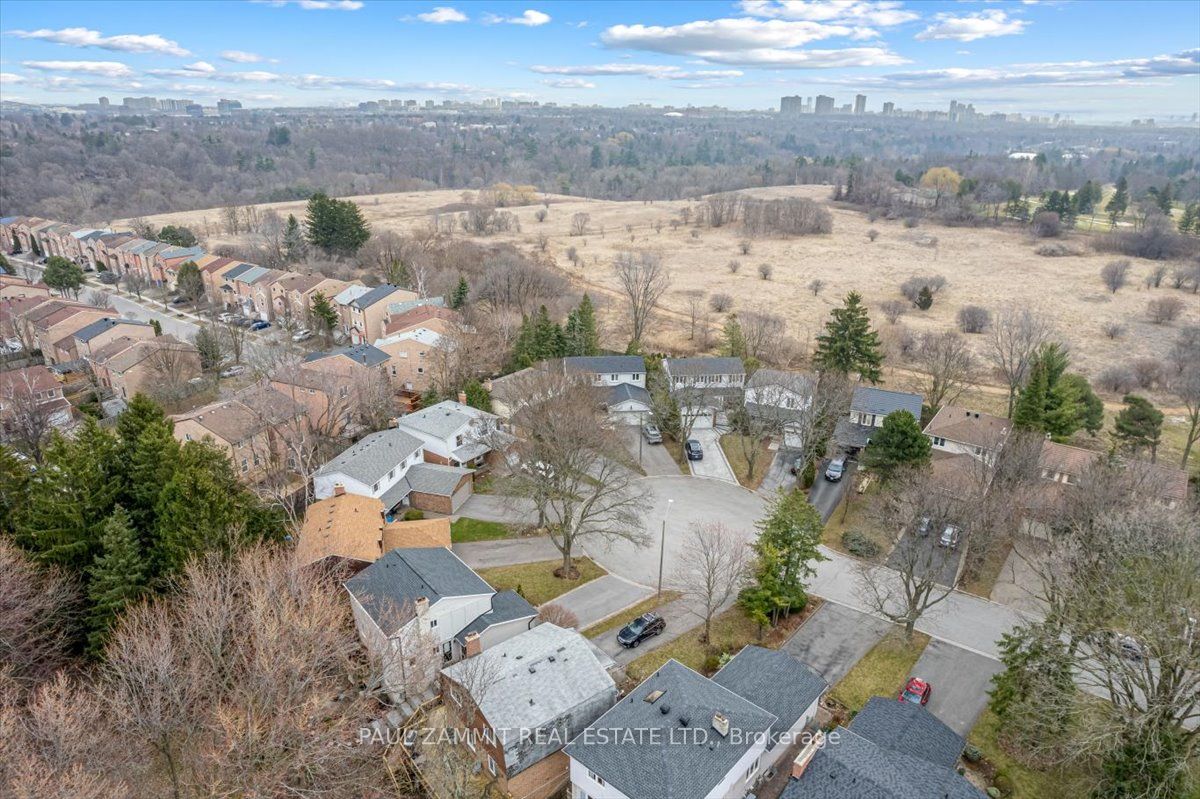 16 Pine Knoll Gate
