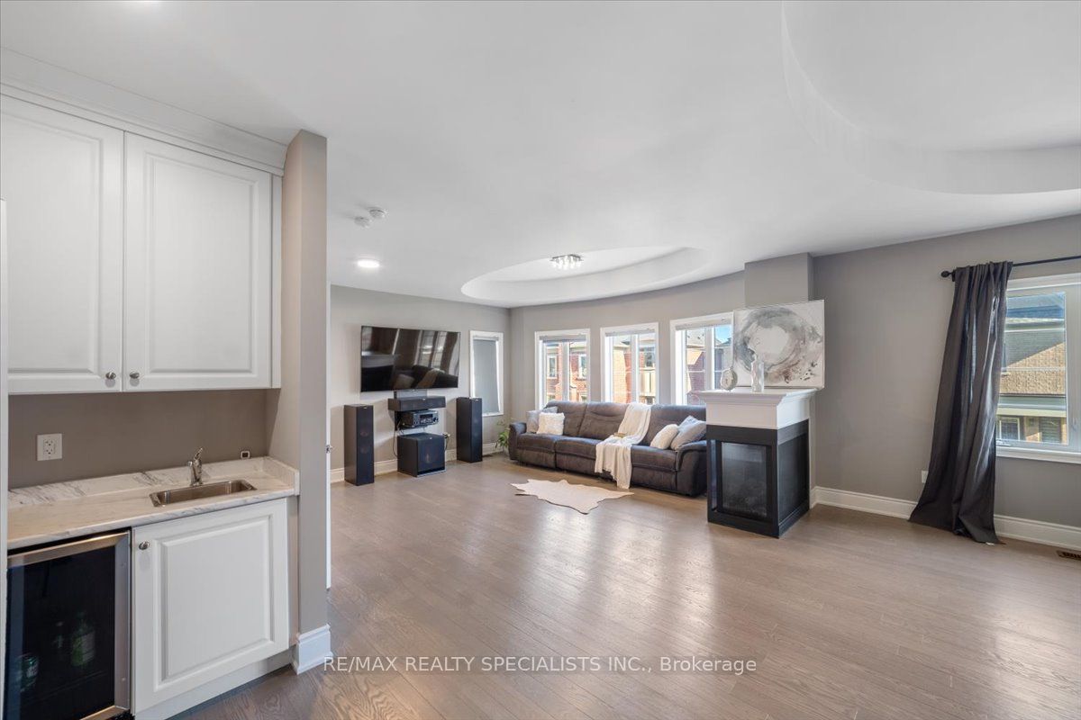 71 Nave St