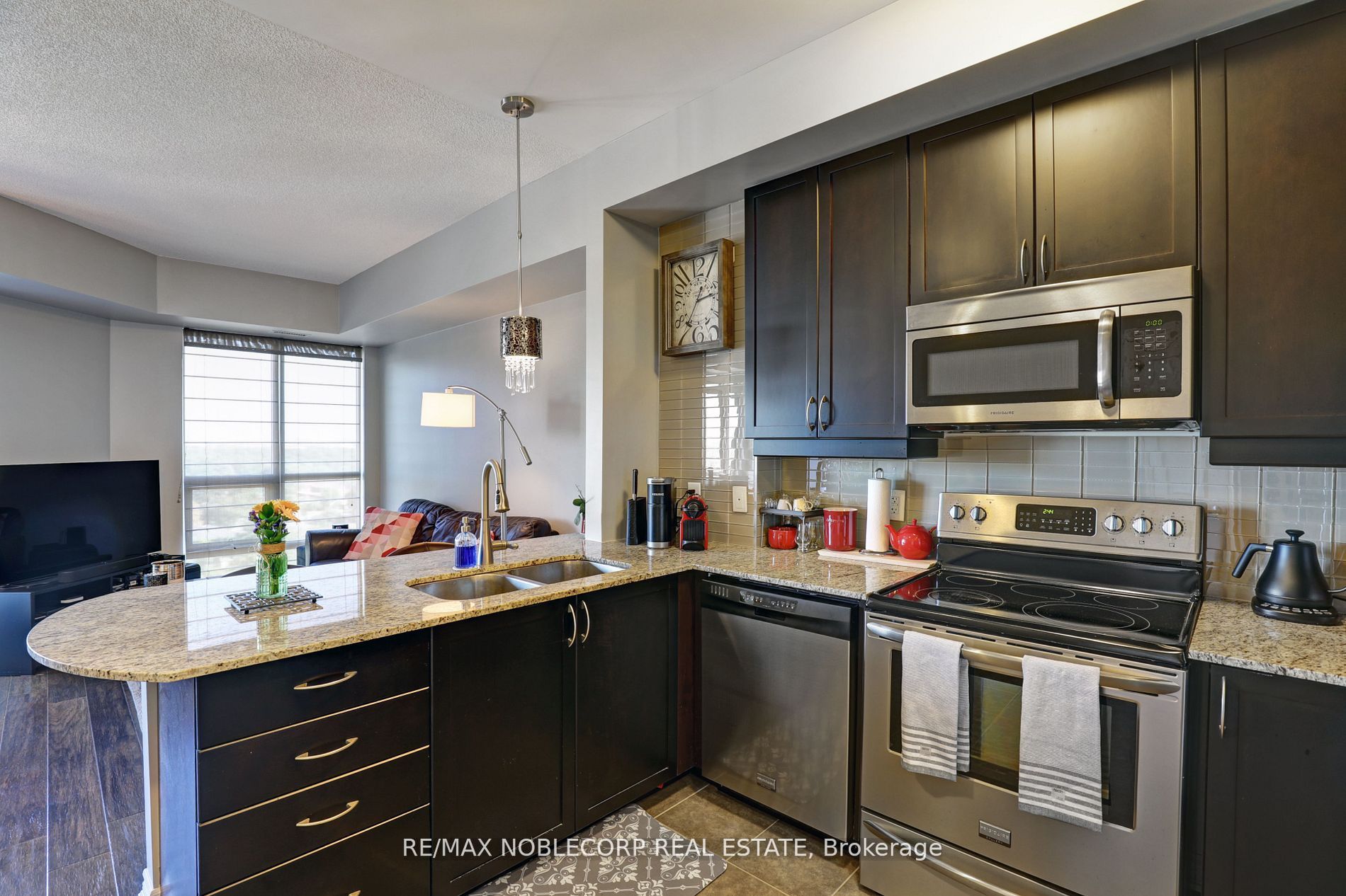 7730 Kipling Ave, #907