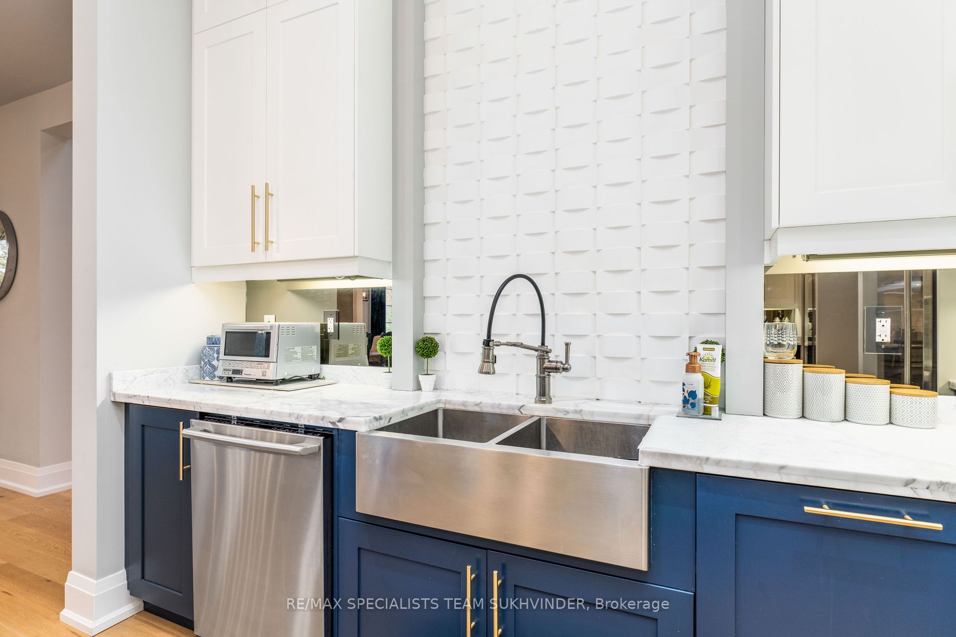 103 Carmichael Cres