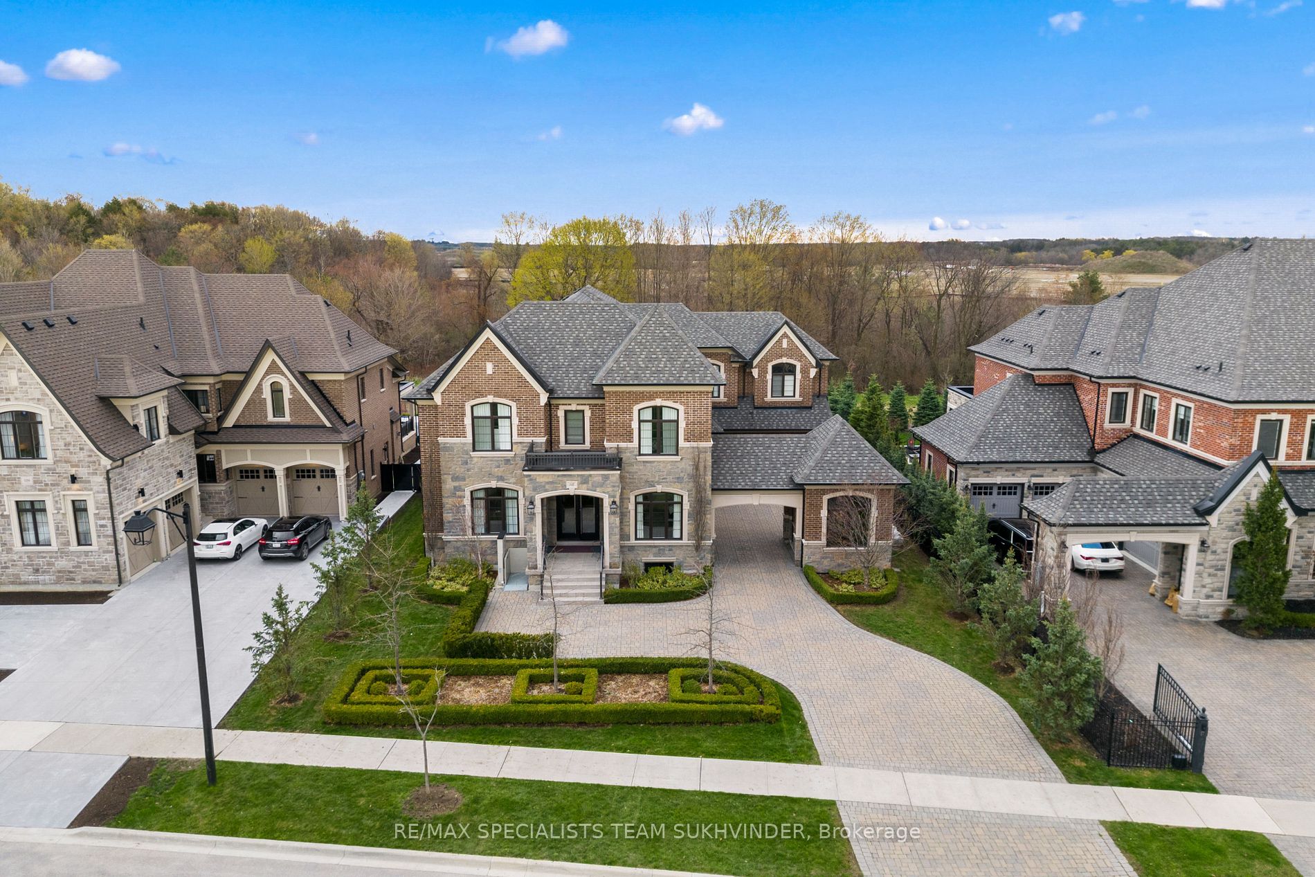 103 Carmichael Cres