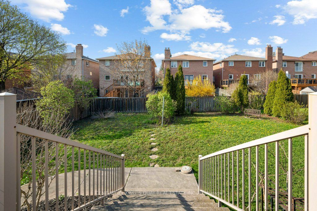 22 Garden Ave