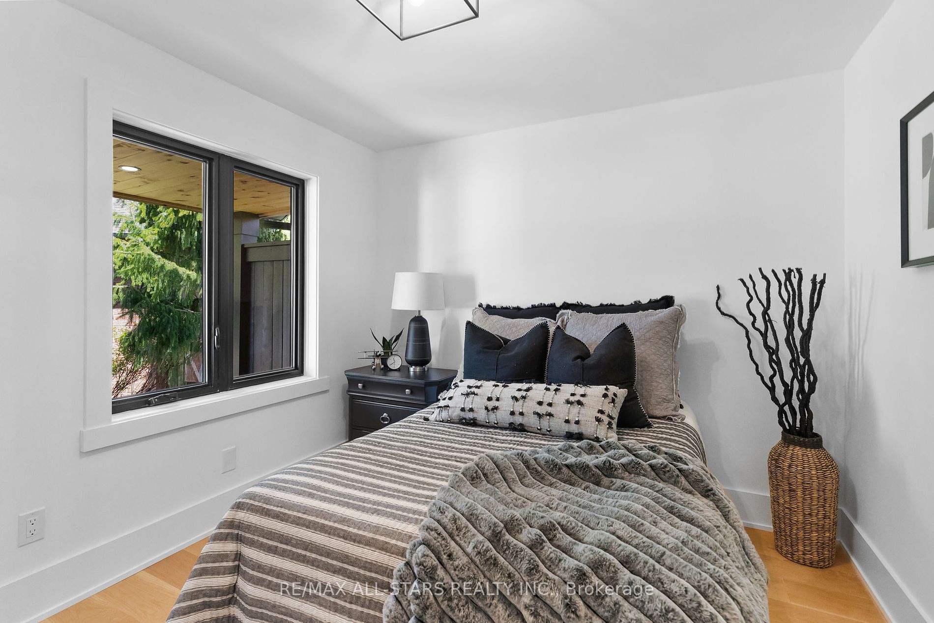 11 Turner Dr